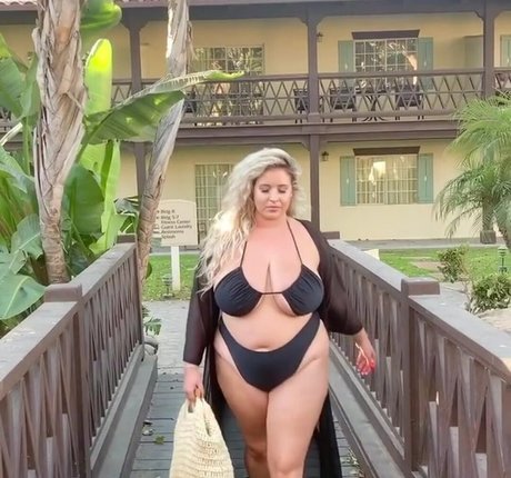 Lo Sangstaaa pornstar hd photos