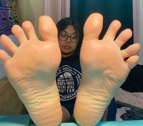 mimis feets sexy star pic