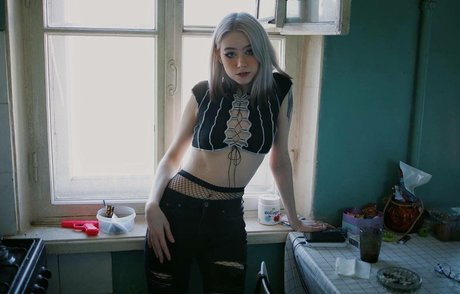 Opshi pornographic model picture