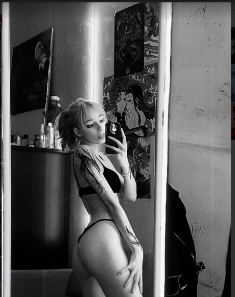 Opshi nude star picture