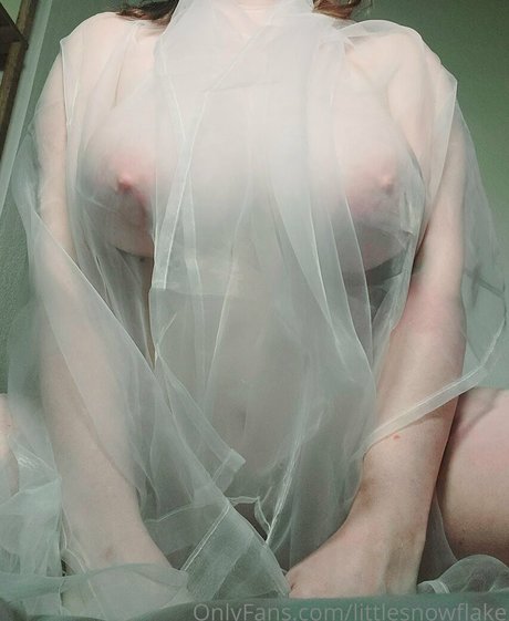 littlesnowflake adult model picture