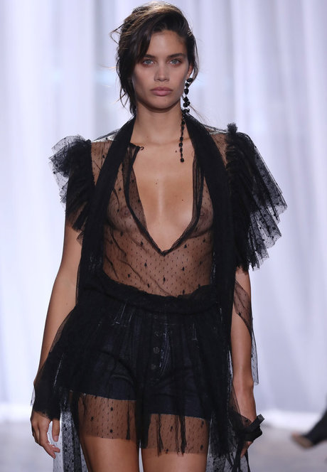 Sara Sampaio model high quality images