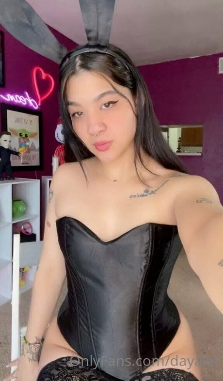 Dayale Asmr model sexy images