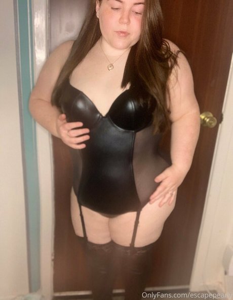 escapepearly high quality pornstar photo