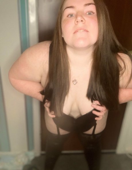 escapepearly pornstar nude images