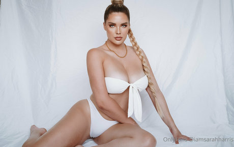 iamsarahharris naked model pics