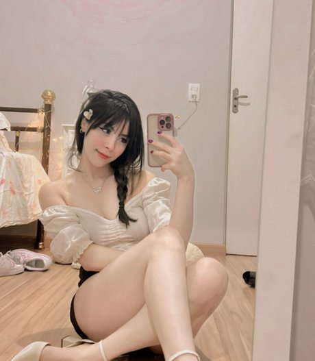 Caroline Favorino beautiful model image