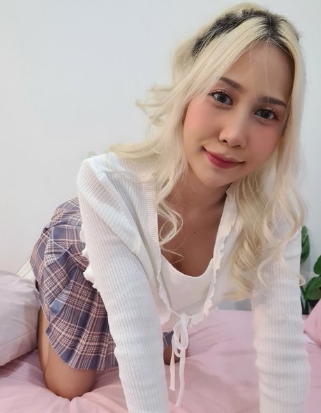surisnow model beautiful pics