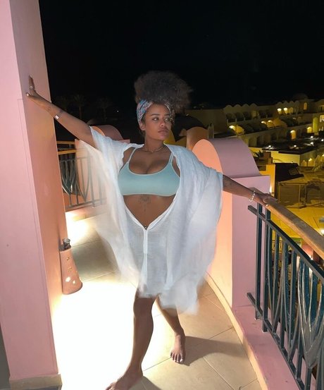 JustNati nude model pics