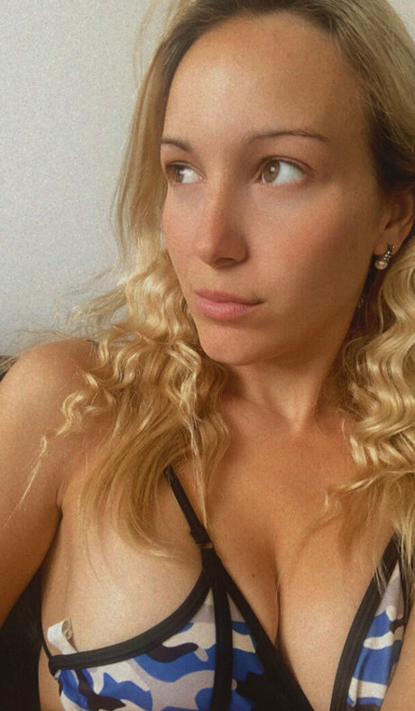 sexygringa erotic model img