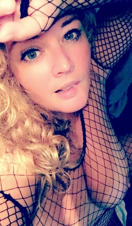 dutchcurvesinheels pornstar pretty images