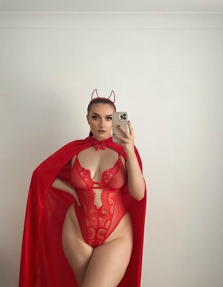 Sammie Warren model naked pics