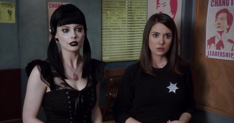 Gillian Jacobs pretty actress pictures