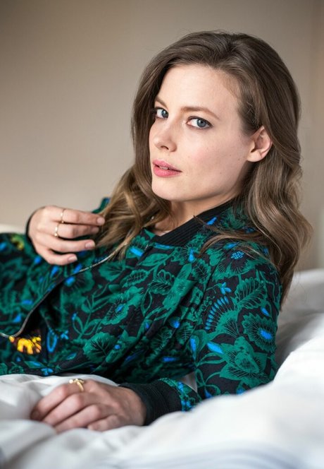 Gillian Jacobs nude actress galleries