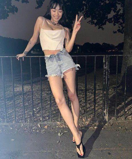 Rina Sawayama star naked photo