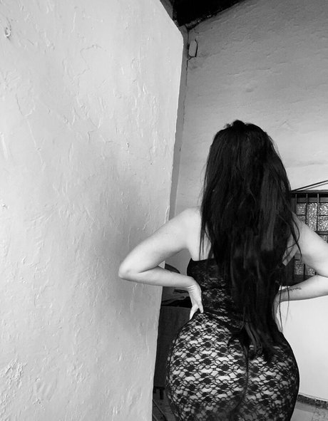Castiza Vixens model sexy pics