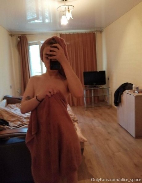 alice space model naked archive