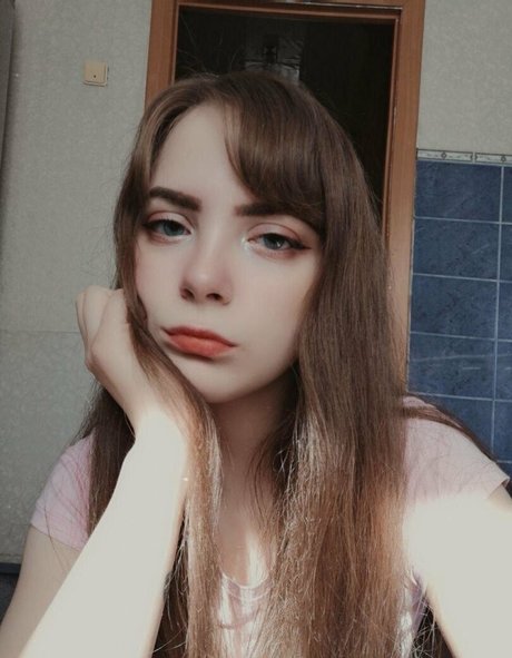 alice space nudes model picture