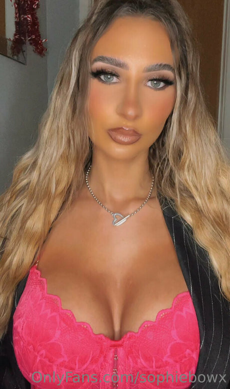 sophiebowx erotic model img