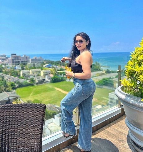 Nimesha Jayarathne art pornstar gallery