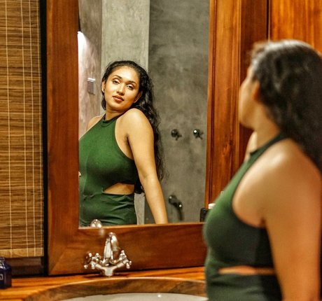 Nimesha Jayarathne model free pic