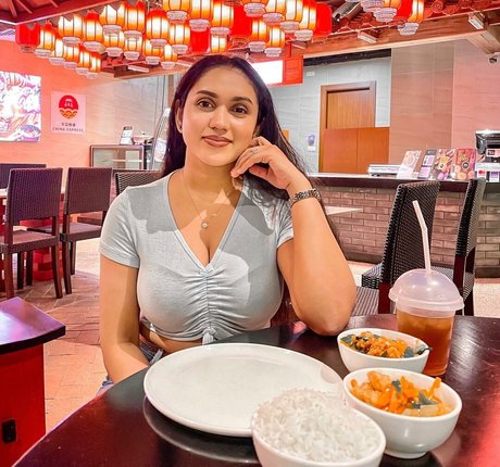 Nimesha Jayarathne hot actress galleries