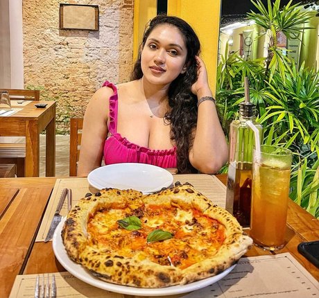 Nimesha Jayarathne star nude photos