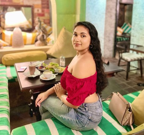 Nimesha Jayarathne nudes model image