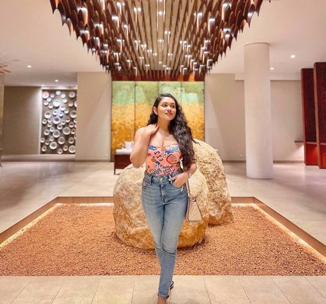 Nimesha Jayarathne naked model photos