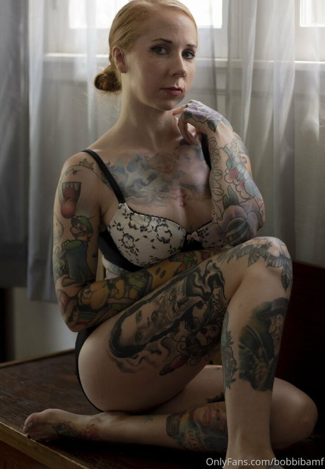 bobbibamf model art pic