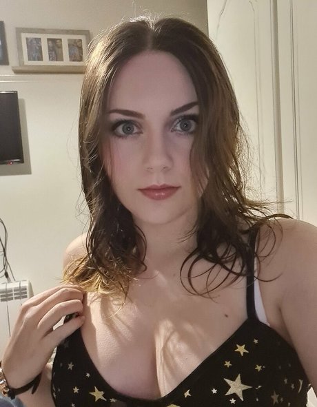 Chloe Holt model top gallery
