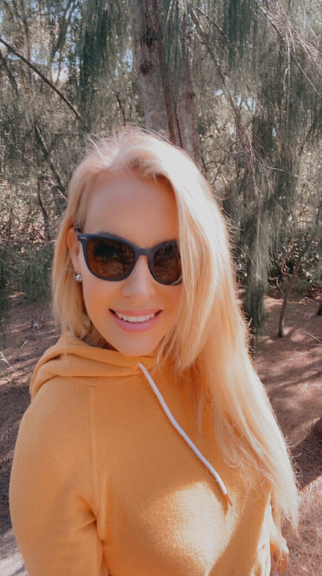 Ellehotmom pornstar nudes photo