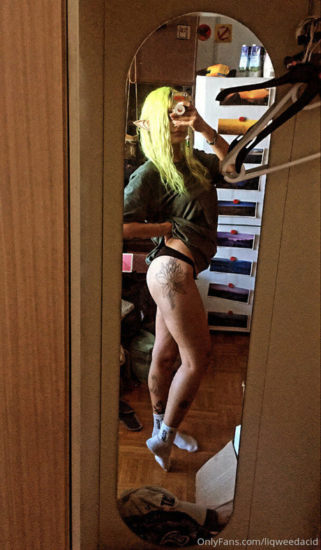 liqweedacid naked actress img