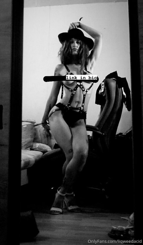 liqweedacid model nude photos