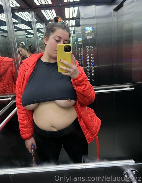 leluqueenz star pornographic image