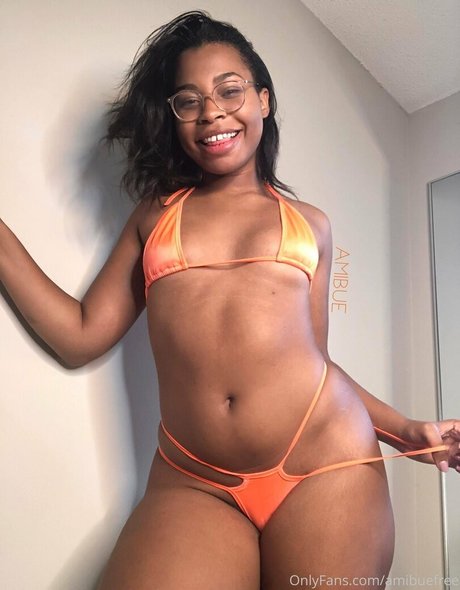 amibuefree model xxx photo