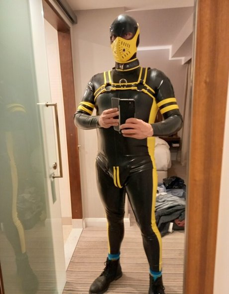 rubbersorcerer nude star img