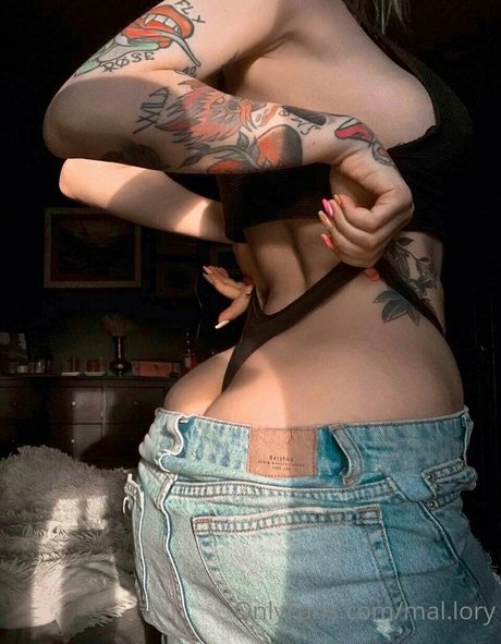 mal lory model erotic pic