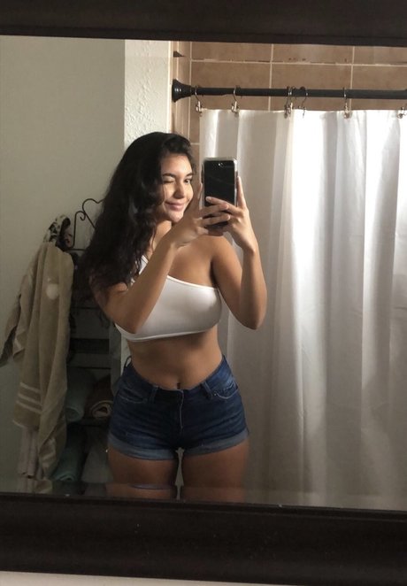 Chloe Medina hd star pic