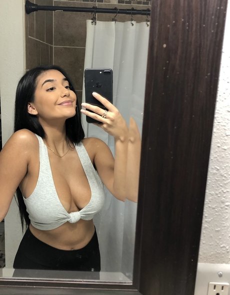 Chloe Medina exclusive actress pictures