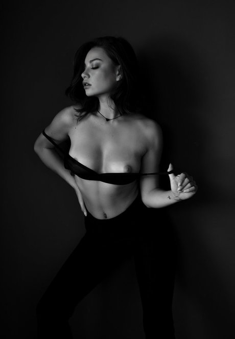 Nici Dee model porn image