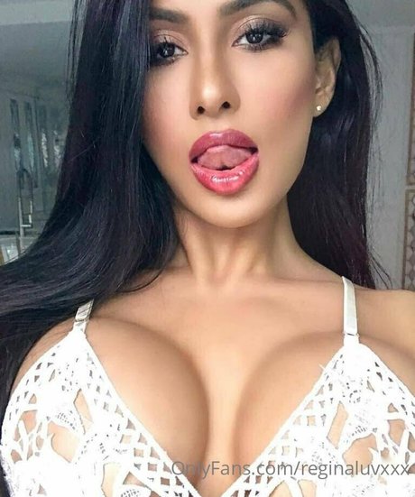 Reginaluvxxx model sexy pic