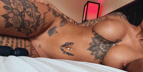Foxymink nude pornstar pics