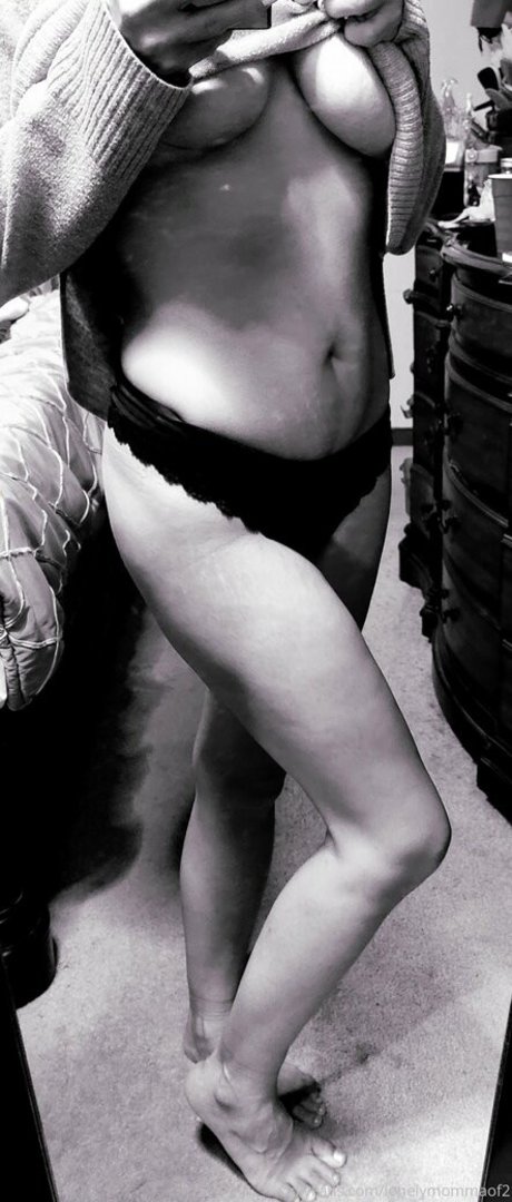 lonelymommaof2 star nudes gallery