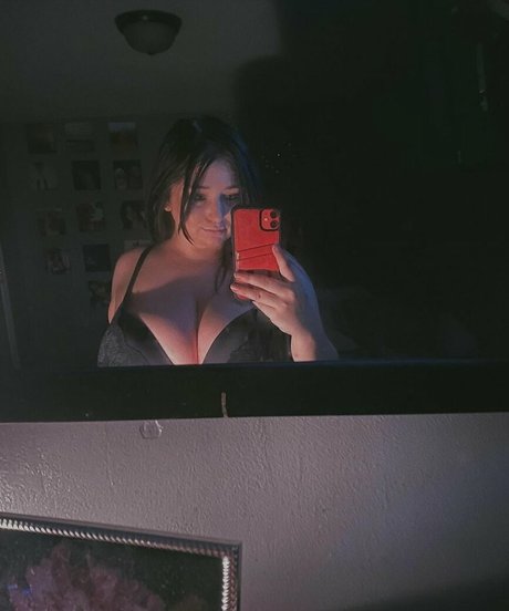 Emaliehall model naked images