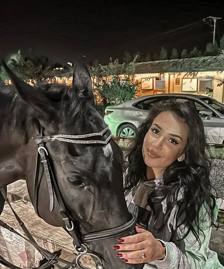 Emina Jahi star beautiful image