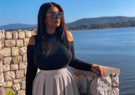 Emina Jahi sexy model images
