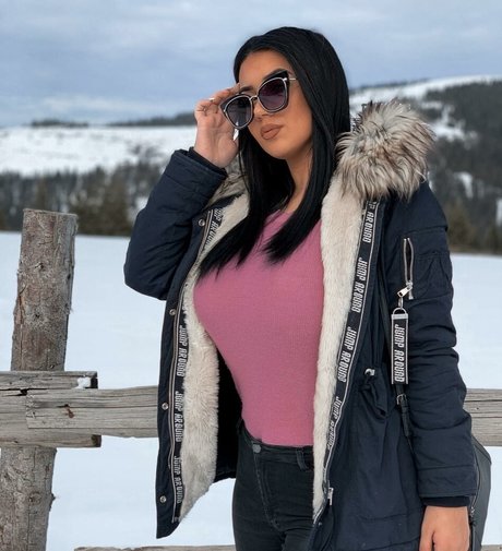 Emina Jahi model sex archive