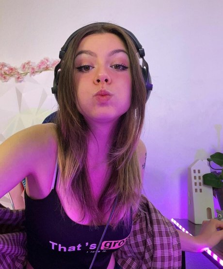 Sophia Does Random Stuff pornstar sexy pics