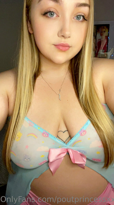 poutprincessxx pornographic model images